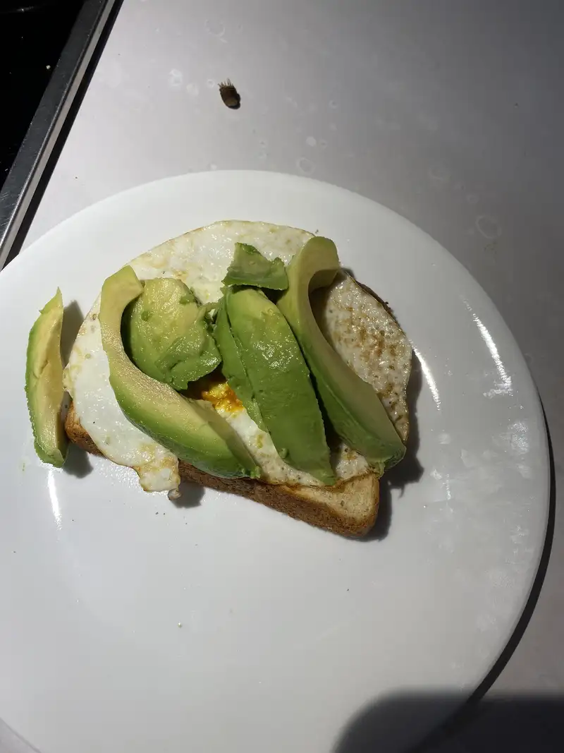 Healthy Avocado Toast with Egg Recipe – 300 kcal, 12g protein (Mary E.) | Fitmate Coach Recipes