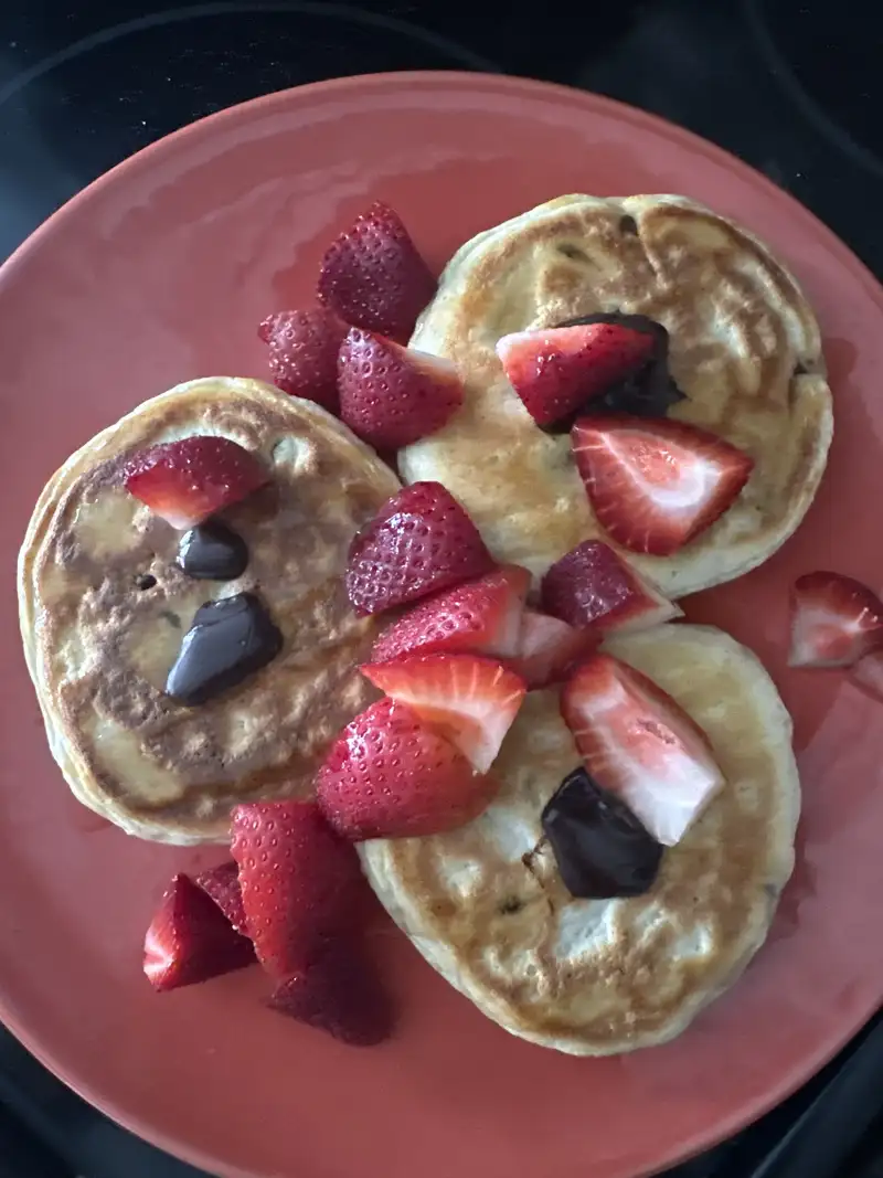 Healthy Protein Pancakes Recipe – 150 kcal, 12g protein (Chelsey T.) | Fitmate Coach Recipes