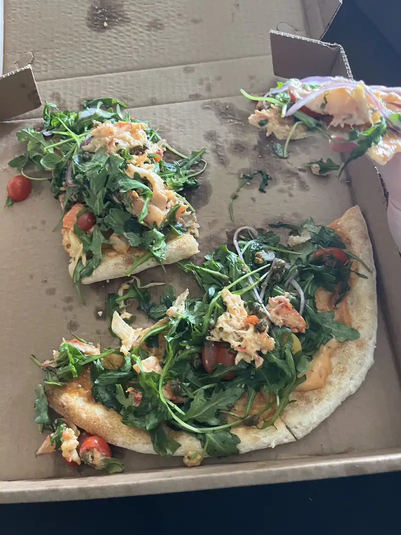 Healthy Salmon and Arugula Pizza Recipe