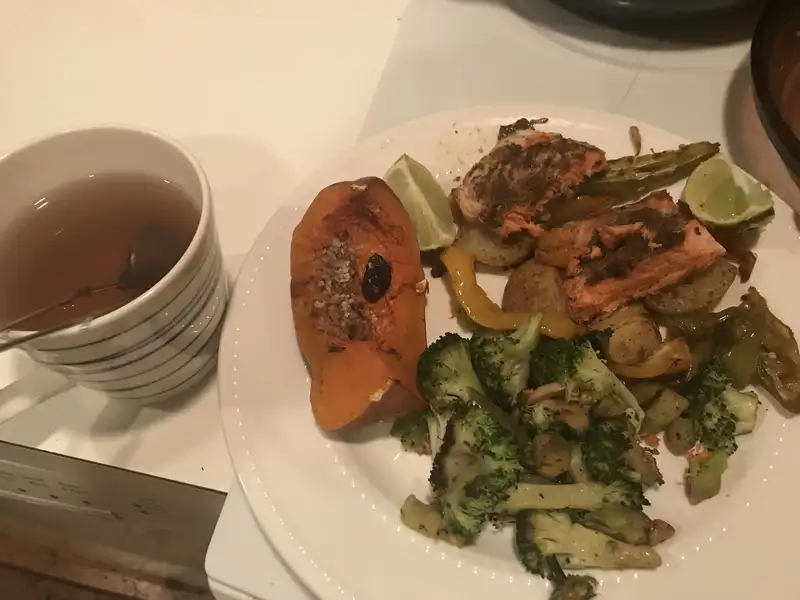 Healthy Salmon and Broccoli Recipe – 350 kcal, 30g protein (Debbie L.) | Fitmate Coach Recipes