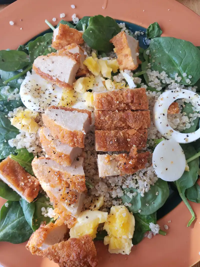 Healthy Spinach and Quinoa Chicken Salad Recipe