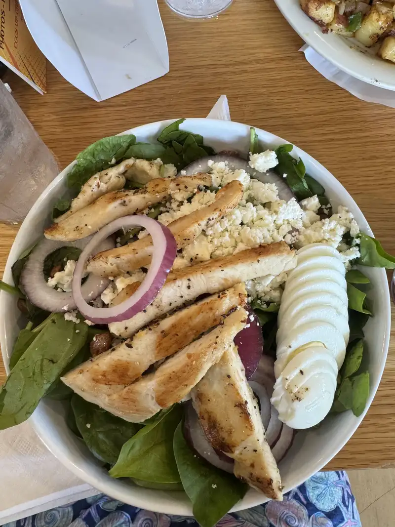 Healthy Spinach Salad with Grilled Chicken and Strawberries Recipe