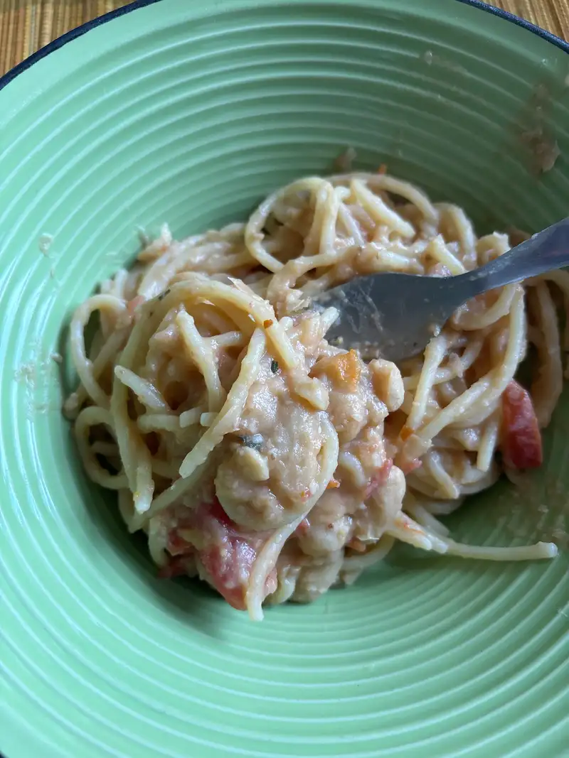 Healthy Whole Wheat Spaghetti with Cannellini and Tomato Cream Recipe